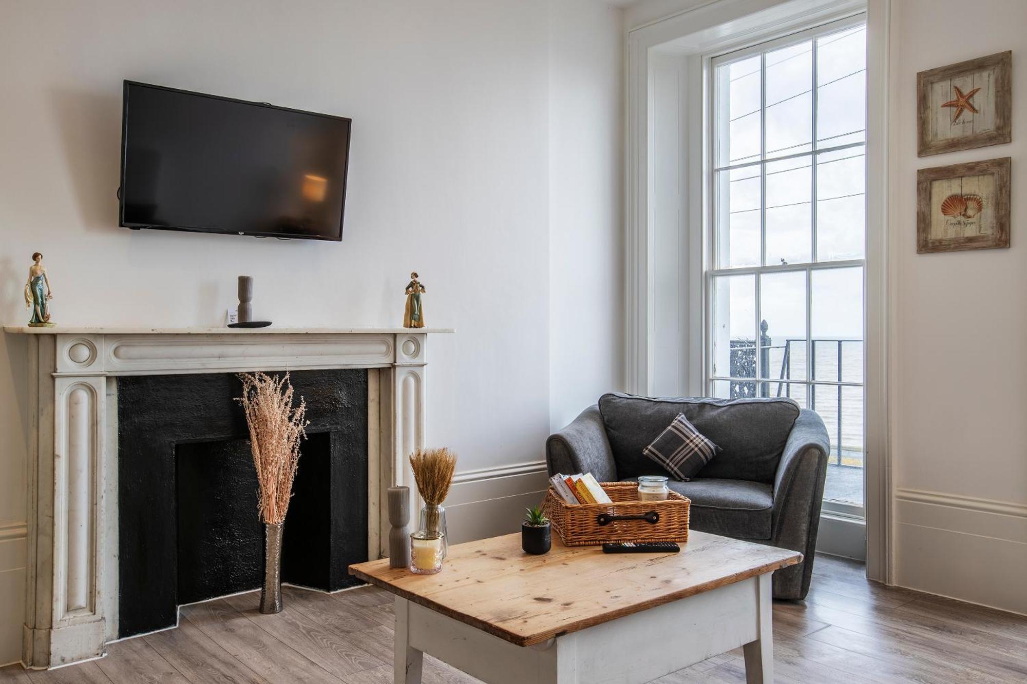 Seaside Serenity: Stylish Sea View Apartments In Herne Bay Exterior photo