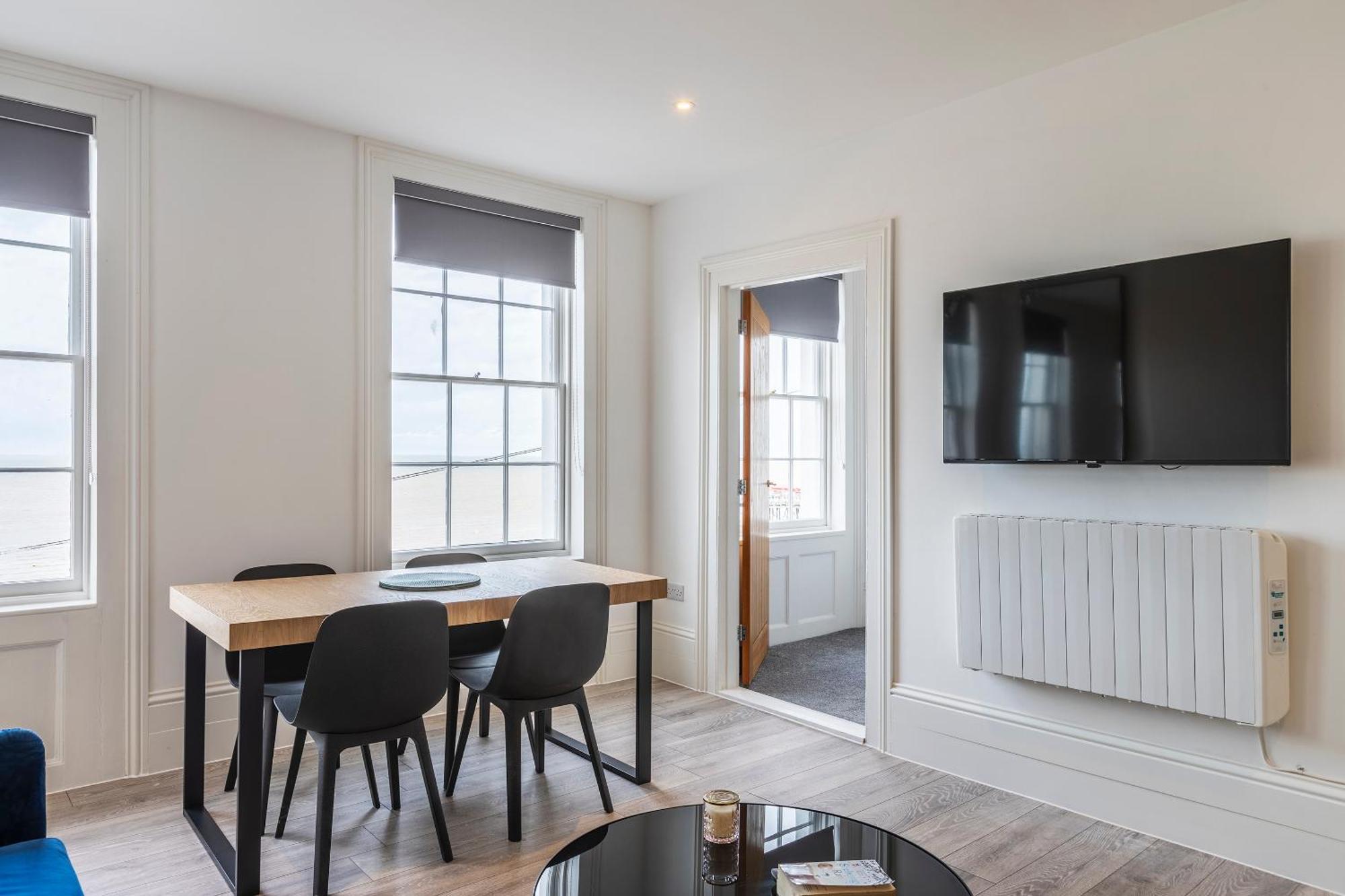 Seaside Serenity: Stylish Sea View Apartments In Herne Bay Exterior photo