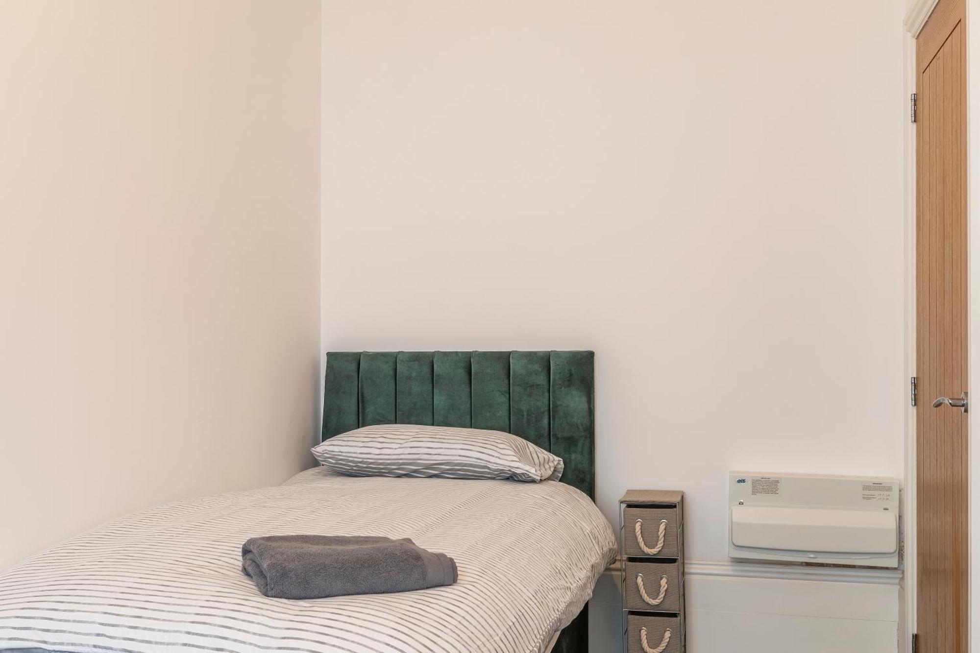 Seaside Serenity: Stylish Sea View Apartments In Herne Bay Exterior photo